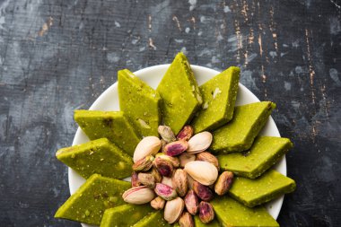 Antep Fıstığı Katli/Burfi/burfee veya Antep fıstığı kek 