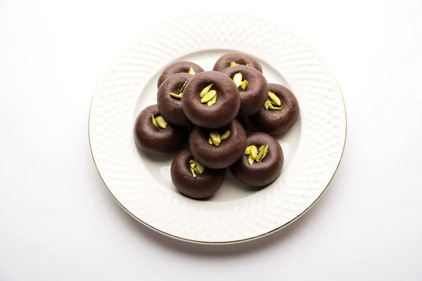 달콤한 연유와 코코아 파우더를 사용하여 초콜릿 피스타치오로 선택적 — 스톡 사진