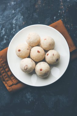 Rava Laddu veya İrmik Laddoo Veya Rawa Ladu, Maharashtra, Hindistan popüler bir tatlı yemek