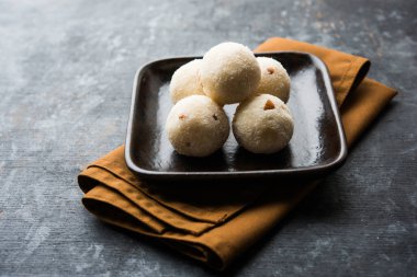 Rava Laddu veya İrmik Laddoo Veya Rawa Ladu, Maharashtra, Hindistan popüler bir tatlı yemek