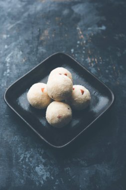 Rava Laddu veya İrmik Laddoo Veya Rawa Ladu, Maharashtra, Hindistan popüler bir tatlı yemek