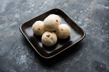 Rava Laddu veya İrmik Laddoo Veya Rawa Ladu, Maharashtra, Hindistan popüler bir tatlı yemek