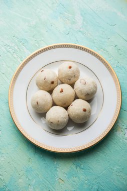 Rava Laddu veya İrmik Laddoo Veya Rawa Ladu, Maharashtra, Hindistan popüler bir tatlı yemek