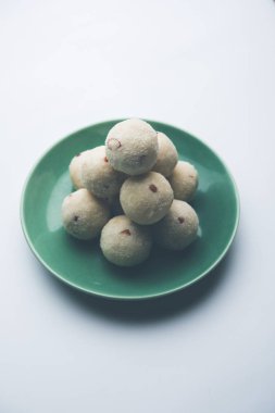Rava Laddu veya İrmik Laddoo Veya Rawa Ladu, Maharashtra, Hindistan popüler bir tatlı yemek