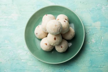 Rava Laddu veya İrmik Laddoo Veya Rawa Ladu, Maharashtra, Hindistan popüler bir tatlı yemek