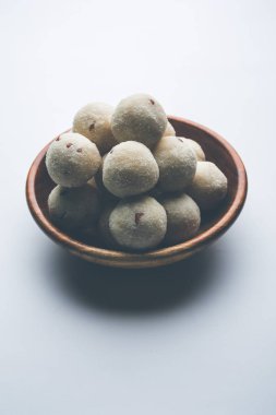 Rava Laddu veya İrmik Laddoo Veya Rawa Ladu, Maharashtra, Hindistan popüler bir tatlı yemek