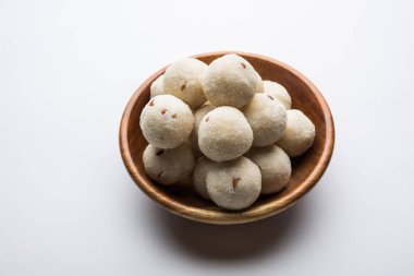 Rava Laddu veya İrmik Laddoo Veya Rawa Ladu, Maharashtra, Hindistan popüler bir tatlı yemek