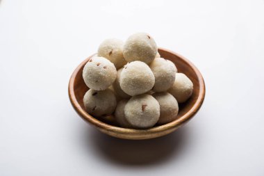 Rava Laddu veya İrmik Laddoo Veya Rawa Ladu, Maharashtra, Hindistan popüler bir tatlı yemek