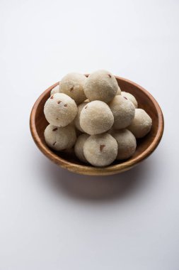 Rava Laddu veya İrmik Laddoo Veya Rawa Ladu, Maharashtra, Hindistan popüler bir tatlı yemek
