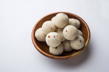 Rava Laddu veya İrmik Laddoo Veya Rawa Ladu, Maharashtra, Hindistan popüler bir tatlı yemek