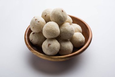 Rava Laddu veya İrmik Laddoo Veya Rawa Ladu, Maharashtra, Hindistan popüler bir tatlı yemek