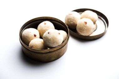 Rava Laddu veya İrmik Laddoo Veya Rawa Ladu, Maharashtra, Hindistan popüler bir tatlı yemek