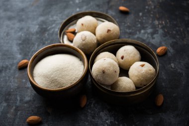 Rava Laddu veya İrmik Laddoo Veya Rawa Ladu, Maharashtra, Hindistan popüler bir tatlı yemek