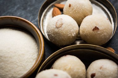 Rava Laddu veya İrmik Laddoo Veya Rawa Ladu, Maharashtra, Hindistan popüler bir tatlı yemek