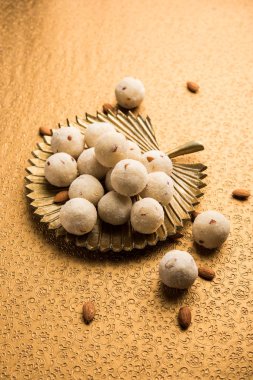 Rava Laddu veya İrmik Laddoo Veya Rawa Ladu, Maharashtra, Hindistan popüler bir tatlı yemek
