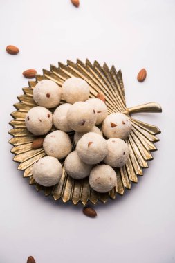 Rava Laddu veya İrmik Laddoo Veya Rawa Ladu, Maharashtra, Hindistan popüler bir tatlı yemek