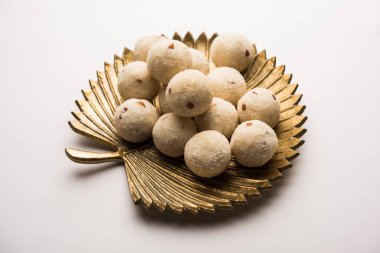 Rava Laddu veya İrmik Laddoo Veya Rawa Ladu, Maharashtra, Hindistan popüler bir tatlı yemek