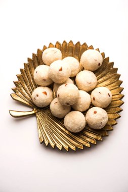 Rava Laddu veya İrmik Laddoo Veya Rawa Ladu, Maharashtra, Hindistan popüler bir tatlı yemek