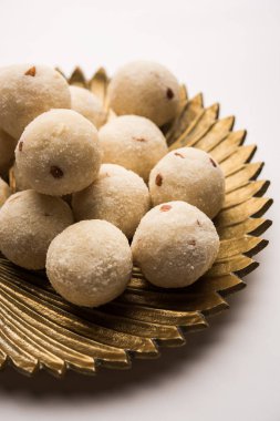 Rava Laddu veya İrmik Laddoo Veya Rawa Ladu, Maharashtra, Hindistan popüler bir tatlı yemek