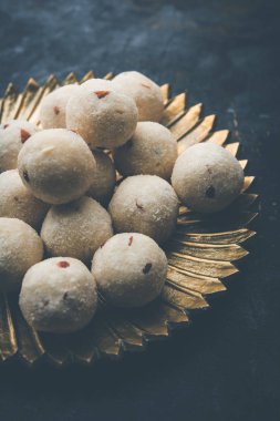 Rava Laddu veya İrmik Laddoo Veya Rawa Ladu, Maharashtra, Hindistan popüler bir tatlı yemek