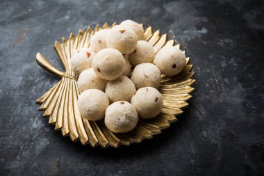 Rava Laddu veya İrmik Laddoo Veya Rawa Ladu, Maharashtra, Hindistan popüler bir tatlı yemek