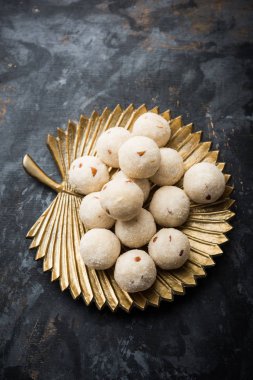 Rava Laddu veya İrmik Laddoo Veya Rawa Ladu, Maharashtra, Hindistan popüler bir tatlı yemek