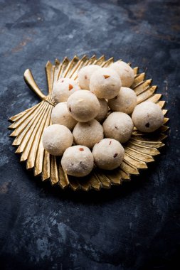 Rava Laddu veya İrmik Laddoo Veya Rawa Ladu, Maharashtra, Hindistan popüler bir tatlı yemek