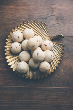İrmik / Rawa / Rava Laddu veya Laddoo Veya Ladu Laddu, Maharashtra, Hindistan popüler bir tatlı yemek