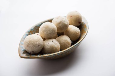 İrmik / Rawa / Rava Laddu veya Laddoo Veya Ladu Laddu, Maharashtra, Hindistan popüler bir tatlı yemek