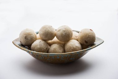 İrmik / Rawa / Rava Laddu veya Laddoo Veya Ladu Laddu, Maharashtra, Hindistan popüler bir tatlı yemek