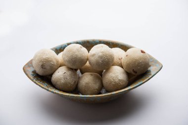 İrmik / Rawa / Rava Laddu veya Laddoo Veya Ladu Laddu, Maharashtra, Hindistan popüler bir tatlı yemek
