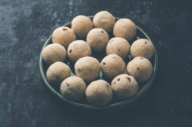 İrmik / Rawa / Rava Laddu veya Laddoo Veya Ladu Laddu, Maharashtra, Hindistan popüler bir tatlı yemek