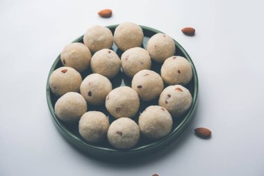 İrmik / Rawa / Rava Laddu veya Laddoo Veya Ladu Laddu, Maharashtra, Hindistan popüler bir tatlı yemek