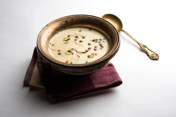 Basundi Rabri Veya Rabdi Yoğunlaştırılmış Süt Kuru Meyvelerden Yapılmış Bir — Stok fotoğraf