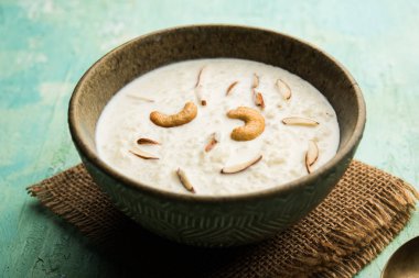 Pirinç Kheer veya Firni veya Chawal ki Khir Hint yarımadasından bir puding, süt, şeker ve Pirinç kaynar tarafından yapılır. Bir kasede servis edilir