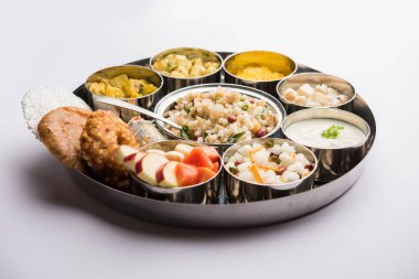 Navratri Upwas Thali / Fasting gıda tabağı, seçici odak