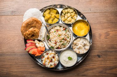 Navratri Upwas Thali / Fasting gıda tabağı, seçici odak