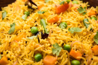 Tawa Pulao/Pulav/Pilav/Pilau, basmati pirinç, sebze ve baharatkullanılarak yapılan bir Hint Sokak Yemeğidir. Seçici odaklama