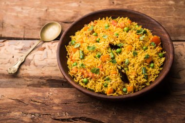 Tawa Pulao/Pulav/Pilav/Pilau, basmati pirinç, sebze ve baharatkullanılarak yapılan bir Hint Sokak Yemeğidir. Seçici odaklama