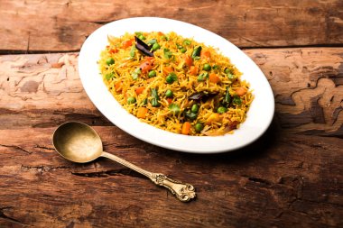 Tawa Pulao/Pulav/Pilav/Pilau, basmati pirinç, sebze ve baharatkullanılarak yapılan bir Hint Sokak Yemeğidir. Seçici odaklama