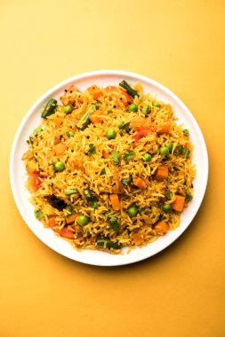 Tawa Pulao/Pulav/Pilav/Pilau, basmati pirinç, sebze ve baharatkullanılarak yapılan bir Hint Sokak Yemeğidir. Seçici odaklama