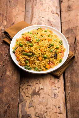 Tawa Pulao/Pulav/Pilav/Pilau, basmati pirinç, sebze ve baharatkullanılarak yapılan bir Hint Sokak Yemeğidir. Seçici odaklama