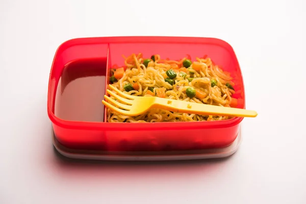 Lunch Box Tiffin Indian Kids Contains Hot Noodles Fresh Vegetables — Stock Photo, Image