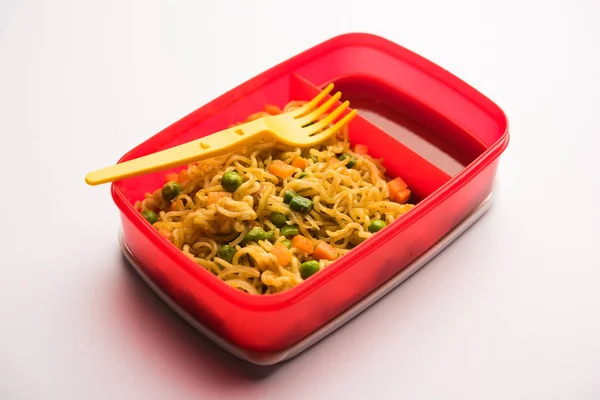 Lunch Box Tiffin Indian Kids Contains Hot Noodles Fresh Vegetables — Stock Photo, Image