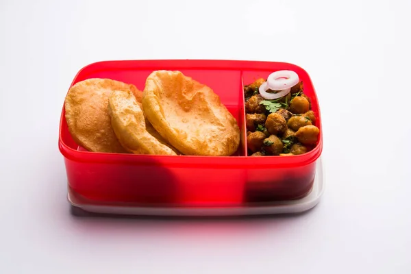 Punjabi Chole Choley Masala Con Puri Poori Lunch Box Tiffin — Foto Stock