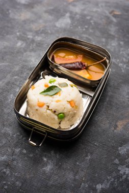 Lunch Box içinde Upma Sambar paslanmaz çelik, seçici odak