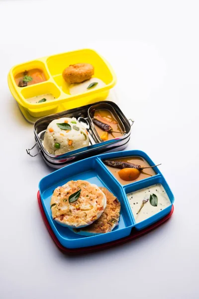 Różne South Indian Tiffin Lunch Box Żywności Grupie Obejmuje Idli — Zdjęcie stockowe