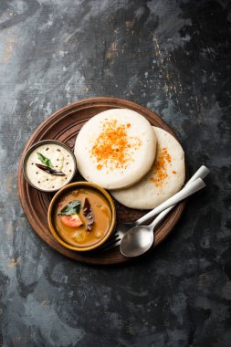 Thatte ya da Taste Idli, Güney Hindistan 'da sambar ve turşu ile servis edilen bir yemektir.. 