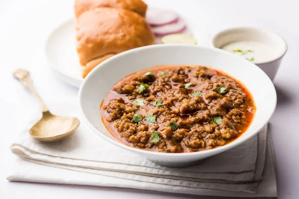 Kheema Keema Pav Veya Khima Paav Soğan Domates Çörekle Pişirilmiş — Stok fotoğraf