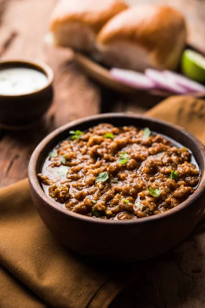 Kheema Keema Pav Veya Khima Paav Soğan Domates Çörekle Pişirilmiş — Stok fotoğraf